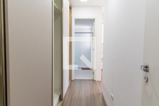 Closet da suíte 2 de apartamento para alugar com 2 quartos, 121m² em Vila Izabel, Curitiba