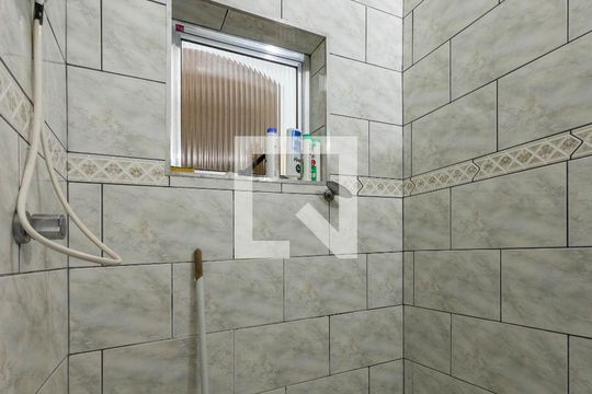 Banheiro 2 de casa à venda com 4 quartos, 180m² em Vila Tolstoi, São Paulo