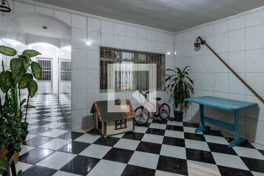 Garagem de casa à venda com 4 quartos, 180m² em Vila Tolstoi, São Paulo