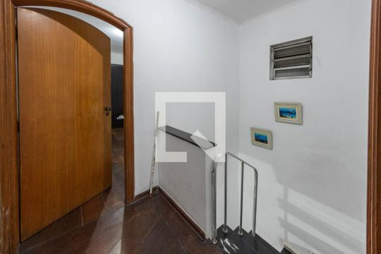 Escada de casa à venda com 4 quartos, 180m² em Vila Tolstoi, São Paulo
