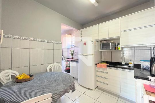 Cozinha de apartamento à venda com 3 quartos, 117m² em Navegantes, Porto Alegre