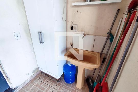 Área de Serviço de casa para alugar com 2 quartos, 212m² em Todos Os Santos, Rio de Janeiro