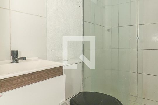 Banheiro de apartamento para alugar com 2 quartos, 40m² em Jardim Dona Leopoldina, Porto Alegre
