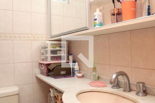 Banheiro de apartamento à venda com 2 quartos, 65m² em Independência, Porto Alegre
