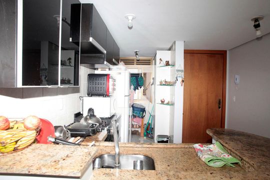 Cozinha + Área de Serviço de apartamento à venda com 2 quartos, 65m² em Independência, Porto Alegre