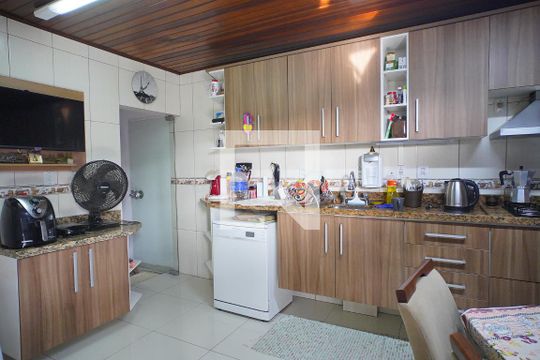 Cozinha de casa à venda com 3 quartos, 190m² em Parque Santa Fé, Porto Alegre
