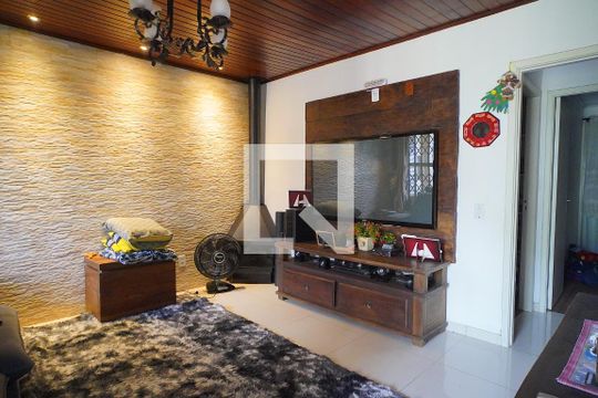 Casa à venda com 3 quartos, 190m² em Parque Santa Fé, Porto Alegre