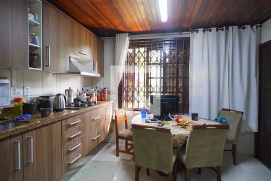 Cozinha de casa à venda com 3 quartos, 190m² em Parque Santa Fé, Porto Alegre
