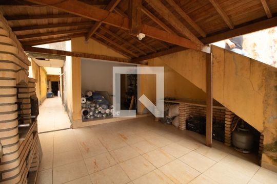 Quintal e Churrasqueira de casa à venda com 3 quartos, 240m² em Vila Mazzei, São Paulo