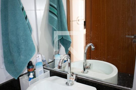 Banheiro de apartamento à venda com 0 quarto, 24m² em Vila Mazzei, São Paulo