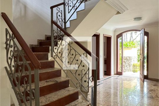 Escada de casa de condomínio à venda com 4 quartos, 630m² em Alphaville, Santana de Parnaíba