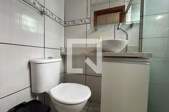 Banheiro de apartamento à venda com 2 quartos, 48m² em Canudos, Novo Hamburgo