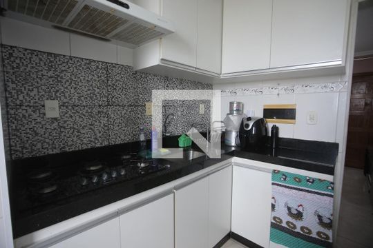 Cozinha de apartamento para alugar com 2 quartos, 42m² em Santa Maria, Belo Horizonte