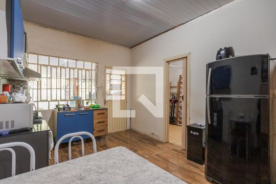 Cozinha e Área de Serviço de casa para alugar com 3 quartos, 200m² em Costa E Silva, Porto Alegre