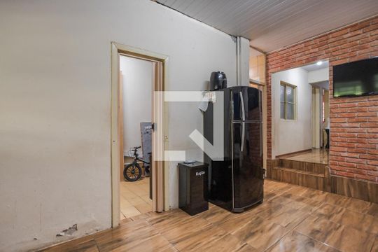 Cozinha e Área de Serviço de casa para alugar com 3 quartos, 200m² em Costa E Silva, Porto Alegre