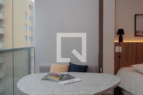 Varanda de kitnet/studio para alugar com 1 quarto, 27m² em Pinheiros, São Paulo