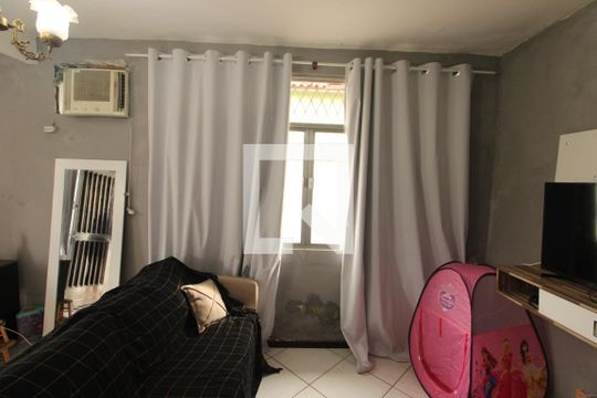 Sala de casa à venda com 3 quartos, 0m² em Irajá, Rio de Janeiro