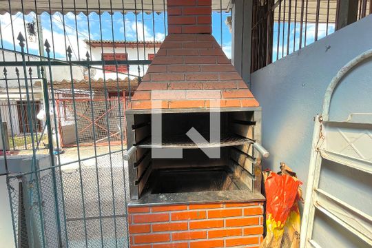 Área externa de casa à venda com 2 quartos, 60m² em Jardim Dona Leopoldina, Porto Alegre