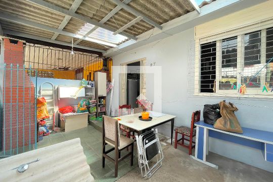 Área externa de casa à venda com 2 quartos, 60m² em Jardim Dona Leopoldina, Porto Alegre