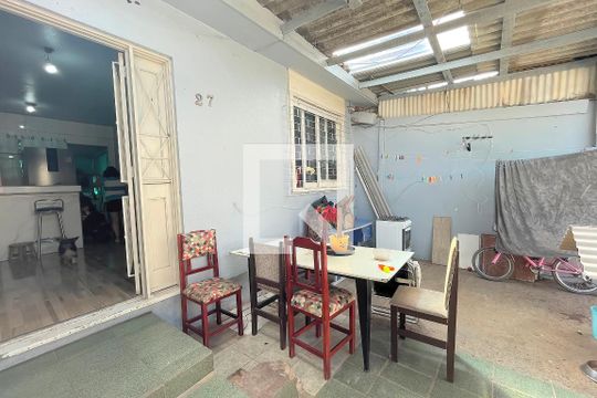 Área externa de casa à venda com 2 quartos, 60m² em Jardim Dona Leopoldina, Porto Alegre