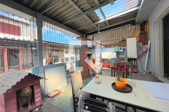 Área externa de casa à venda com 2 quartos, 60m² em Jardim Dona Leopoldina, Porto Alegre