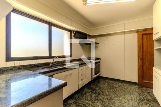 Cozinha de apartamento para alugar com 4 quartos, 245m² em Higienópolis, São Paulo