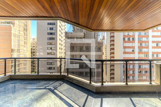 Varanda  de apartamento para alugar com 4 quartos, 245m² em Higienópolis, São Paulo