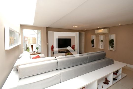 Sala de casa à venda com 4 quartos, 167m² em Vila Anhanguera, São Paulo