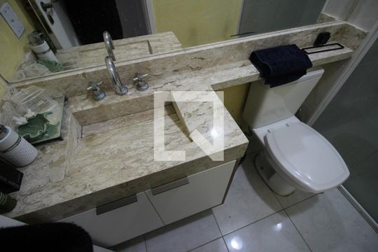 Banheiro suíte de apartamento à venda com 2 quartos, 62m² em Paraíso do Morumbi, São Paulo