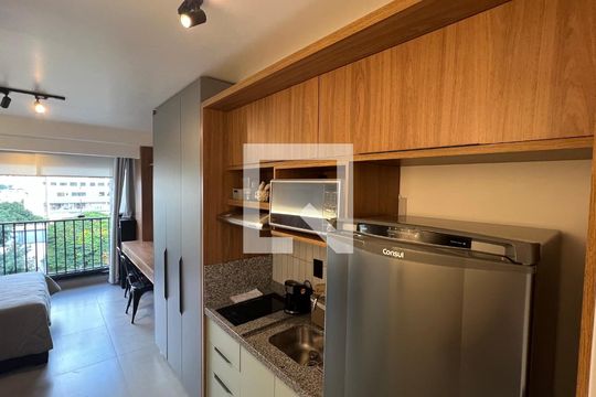 Cozinha de kitnet/studio para alugar com 1 quarto, 24m² em Pinheiros, São Paulo