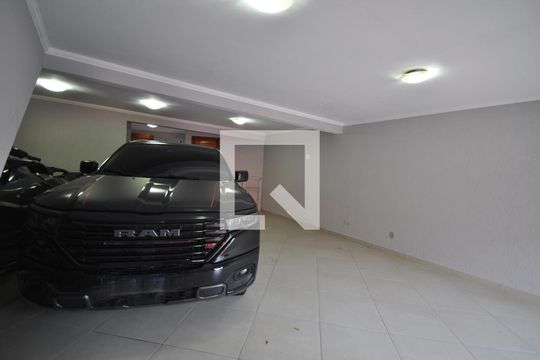 Garagem de casa para alugar com 3 quartos, 300m² em Vila Irmaos Arnoni, São Paulo
