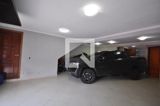 Garagem de casa para alugar com 3 quartos, 300m² em Vila Irmaos Arnoni, São Paulo