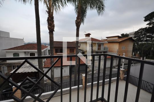 Sacada da Suíte 1 de casa para alugar com 3 quartos, 300m² em Vila Irmaos Arnoni, São Paulo