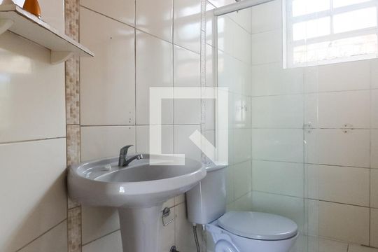 Banheiro de apartamento à venda com 2 quartos, 60m² em Passo D’areia, Porto Alegre