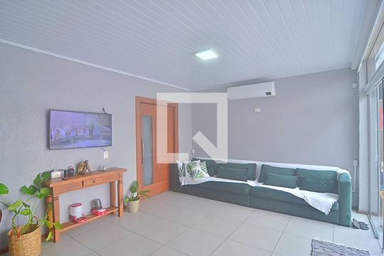 Casa à venda com 3 quartos, 132m² em Niterói, Canoas