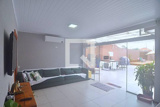 Sala 1 de casa à venda com 3 quartos, 132m² em Niterói, Canoas