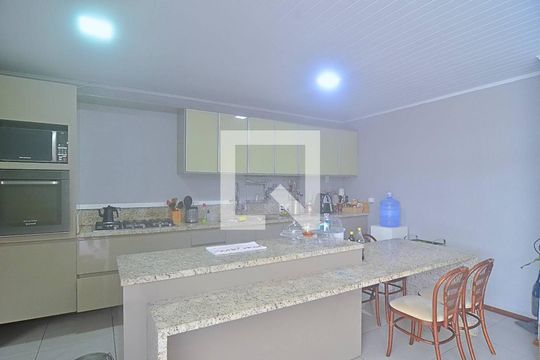 Cozinha de casa à venda com 3 quartos, 132m² em Niterói, Canoas