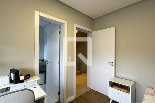Quarto de casa à venda com 3 quartos, 166m² em Santa Felicidade, Curitiba