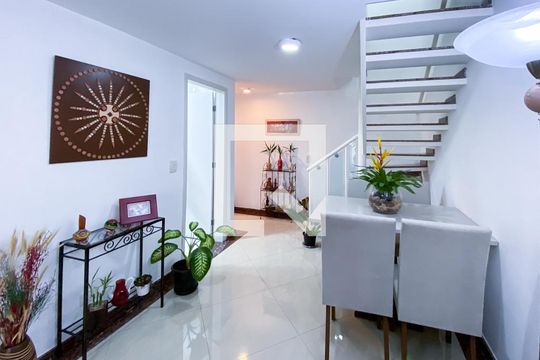 Sala de casa de condomínio à venda com 2 quartos, 68m² em Jardim Sarah, São Paulo