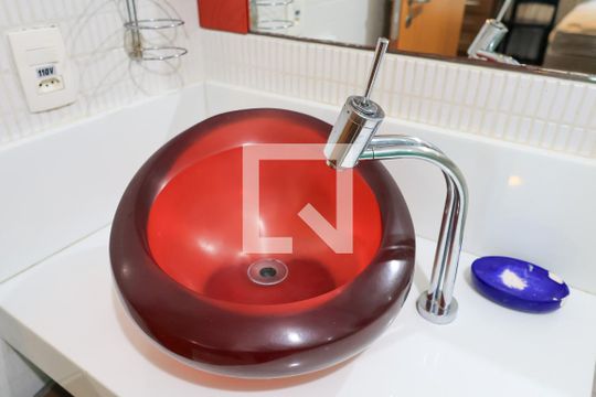 Banheiro da Suíte de apartamento para alugar com 1 quarto, 57m² em Indianópolis, São Paulo