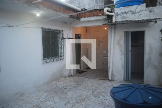 Quintal  de casa para alugar com 3 quartos, 44m² em Mussurunga I, Salvador
