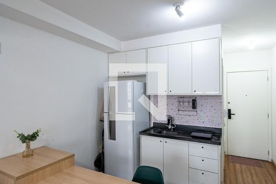 Cozinha de kitnet/studio para alugar com 1 quarto, 28m² em Mirandópolis, São Paulo