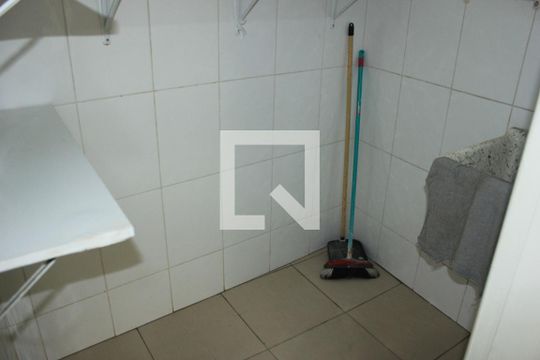 Despensa de casa à venda com 3 quartos, 180m² em Pq Continental 2, Guarulhos