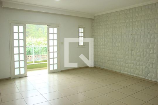 Casa à venda com 3 quartos, 180m² em Pq Continental 2, Guarulhos
