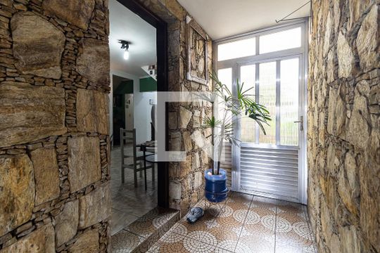 Entrada  de casa à venda com 4 quartos, 150m² em Vila Santo Estefano, São Paulo