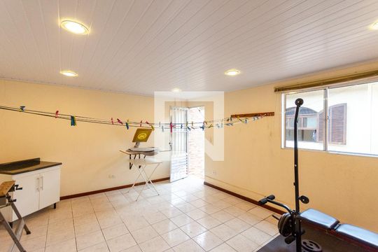 Quarto edícula de casa à venda com 3 quartos, 167m² em Vila Zat, São Paulo