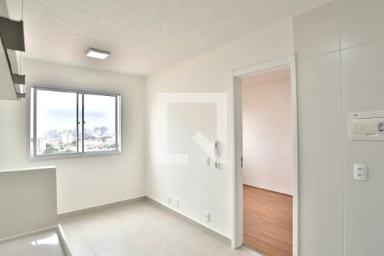Sala / Cozinha  de apartamento para alugar com 1 quarto, 25m² em Vila Cláudia, São Paulo