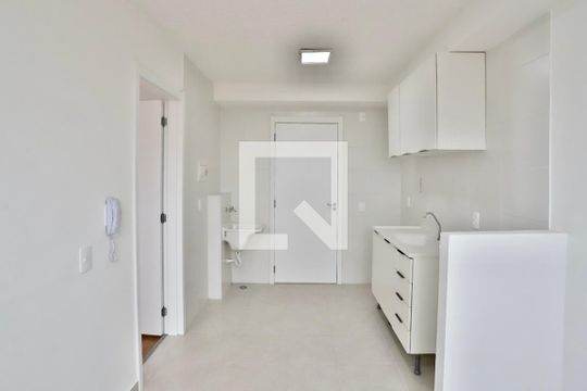 Sala / Cozinha  de apartamento para alugar com 1 quarto, 25m² em Vila Cláudia, São Paulo