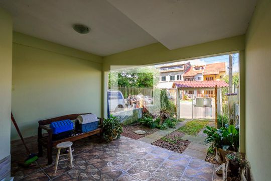 Entrada de casa à venda com 2 quartos, 113m² em Hípica, Porto Alegre