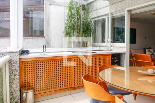 Varanda de apartamento à venda com 4 quartos, 340m² em Barra da Tijuca, Rio de Janeiro